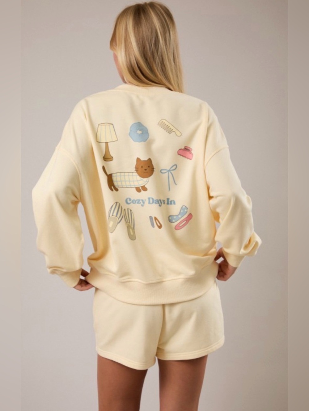 163. Le Lis Cream Cozy Days In Graphic Sweatshirt